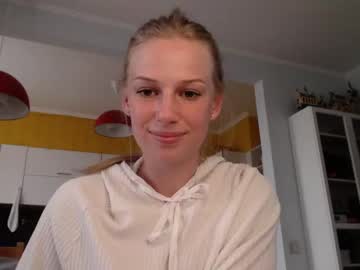 girl
        magic_couple13 cam image #931351