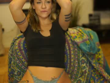 girl
        melodymate cam image #2429641
