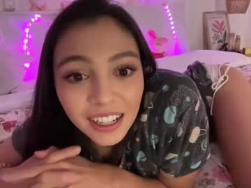 girl
        keirasworld cam image #4591995
