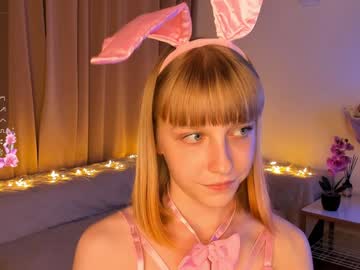 girl
        moiraashmore cam image #3705137