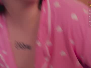 girl
        chery_lady22 cam image #618909