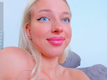 girl
        ameliaviera cam image #1580817