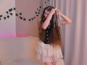 girl
        edithgalpin cam image #4055558