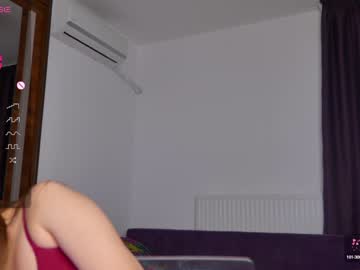 girl
        fazeyj cam image #2646358