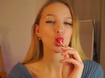 girl
        mickeydior cam image #4172989