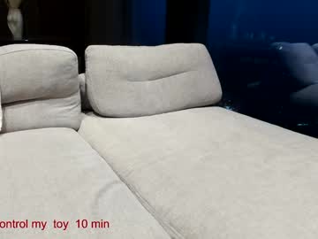 girl
        carolinaherera cam image #3928471