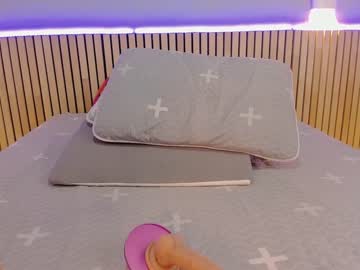 girl
        little_effy18 cam image #2172909