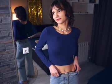 girl
        odettehatt cam image #4159345