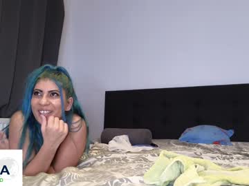 couple
        lenoreandjasonsroom cam image #3799889