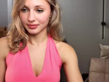 girl
        roselyn_rose cam image #4528049