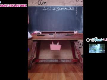 girl
        livecleo cam image #3969761