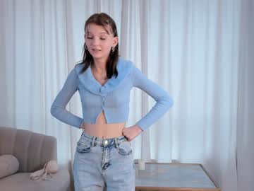 girl
        edithgalpin cam image #2577624